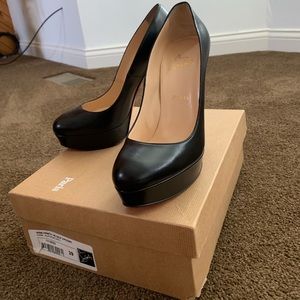New never worn woman’s heels with 1” platform